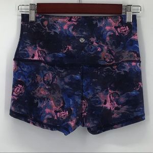 Lululemon Wonder Under Booty Shorts Multicolored Black Blue Pink Size 6 EUC